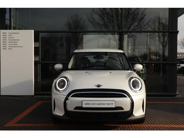 MINI 5-Deurs Cooper 2024 Benzine 8