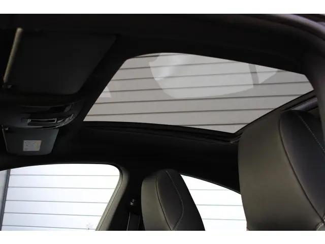 Mercedes-Benz CLA 180 AMG 2018 Benzine 13