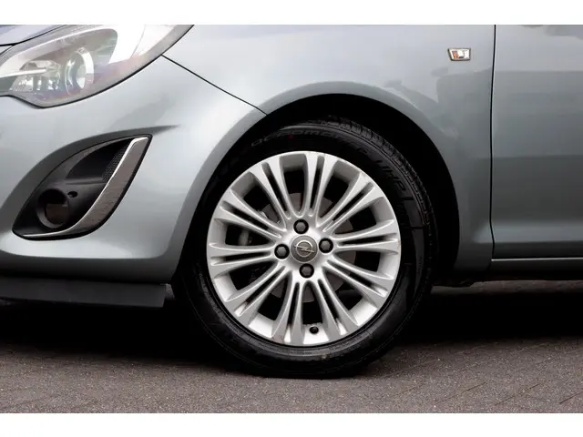 Opel Corsa 1.4-16V Cosmo | 2014 Benzine 17