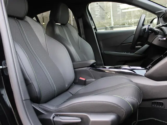 Peugeot 208 Hybrid 136 e-DCS6 GT 2024 Hybride Benzine 13