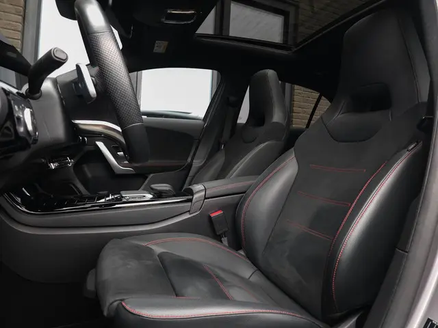 Mercedes-Benz A-Klasse 250 e AMG 2022 Hybride Benzine 6