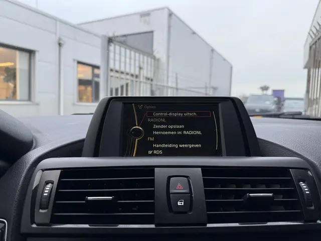 BMW 1 Serie 116i High Executive 2014 Benzine 17