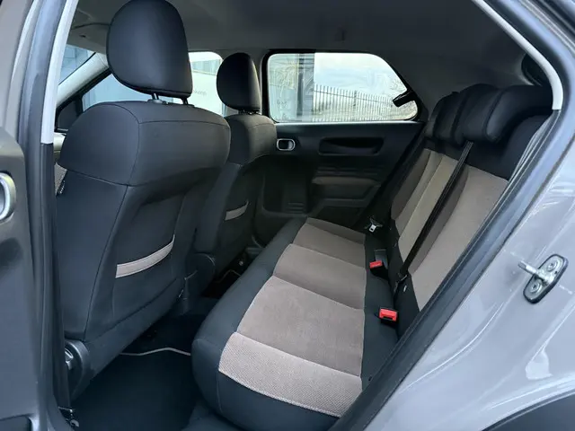 Citroën C4 Cactus 1.2 PureTech Shine 2015 Benzine 9