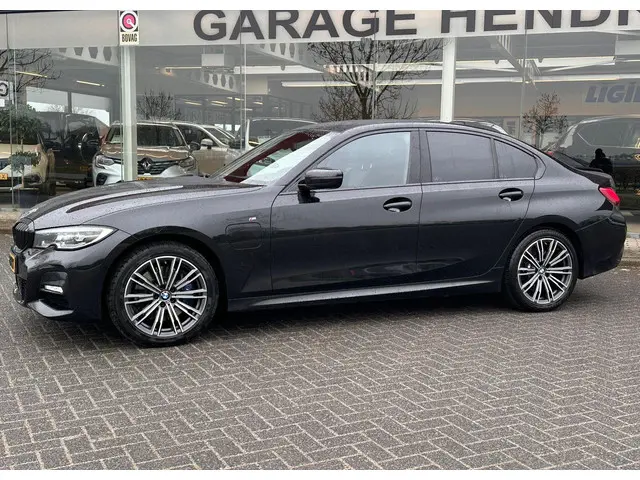 BMW 3 Serie 330e 2020 Hybride Benzine 4