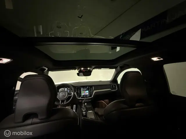 Volvo V60 2.0 T5 R-Design Car-Play 2019 Benzine 23