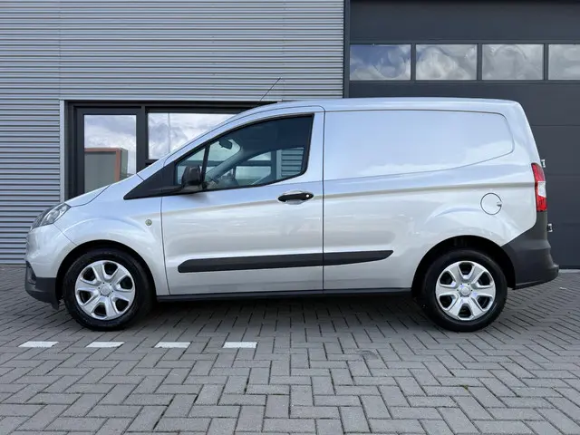 Ford Transit Courier 1.0 Trend 2019 Benzine 3