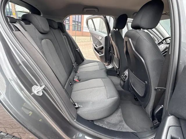 BMW 1 Serie 118i Executive Edition 2021 Benzine 19