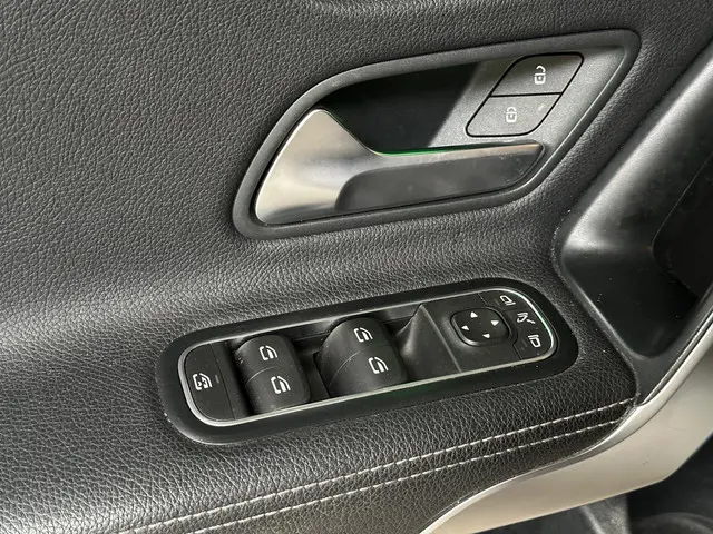 Mercedes-Benz A-Klasse 220 2019 Benzine 16
