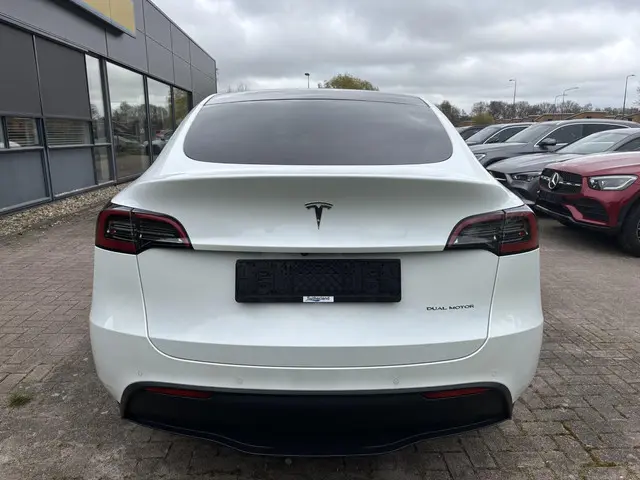 Tesla Model Y Long Range AWD 75 kWh 2022 Elektrisch 6