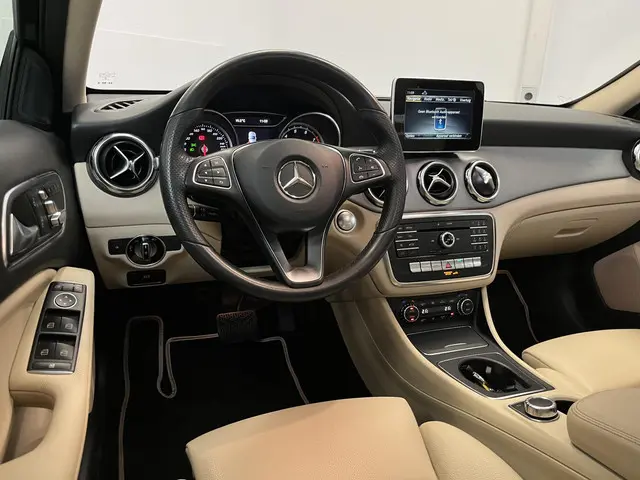 Mercedes-Benz GLA 180 Business Solution 2018 Benzine 15