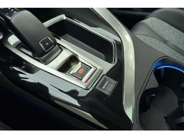 Peugeot 3008 1.6 e-THP Allure 2018 Benzine 32