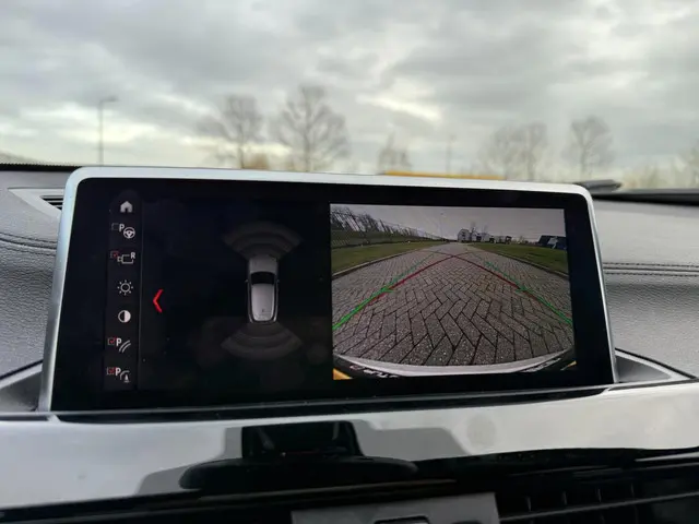 BMW X2 SDrive18i Executive 2022 Benzine 22