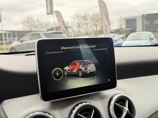 Mercedes-Benz GLA 180 2015 Benzine 7