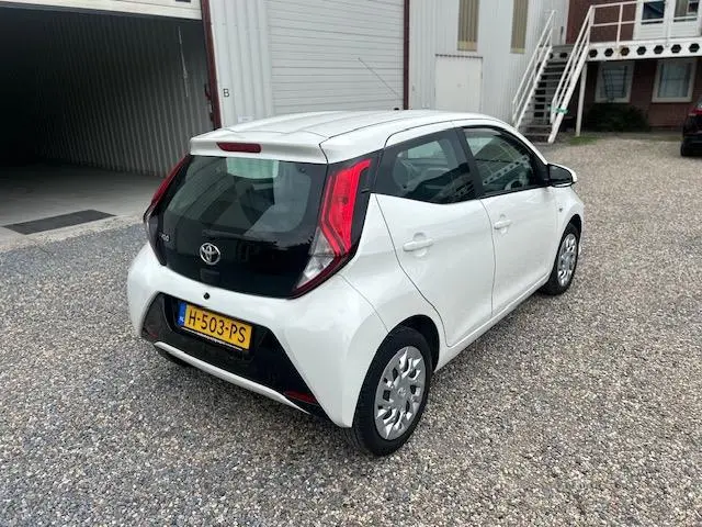 Toyota Aygo 1.0 VVT-i x-play 2020 Benzine 7