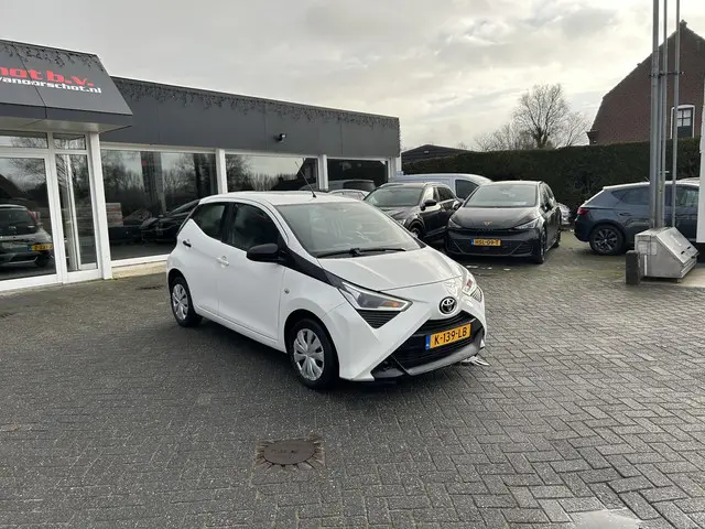 Toyota Aygo 1.0 VVT-i x-fun 2021 Benzine 2