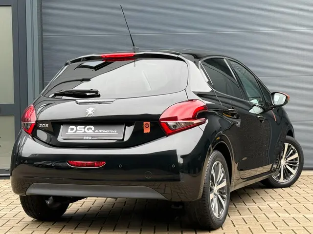 Peugeot 208 1.2 PureTech Roland Garros 2016 Benzine 2