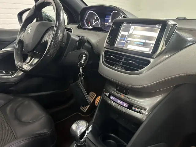 Peugeot 208 1.6 THP XY 2013 Benzine 4