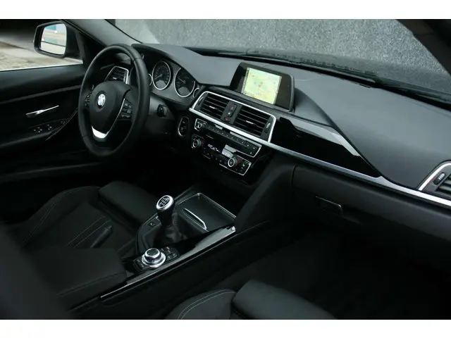 BMW 3 Serie 318i Centennial Executive 2016 Benzine 15