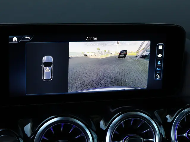 Mercedes-Benz GLA 180 AMG Line 2025 Benzine 18