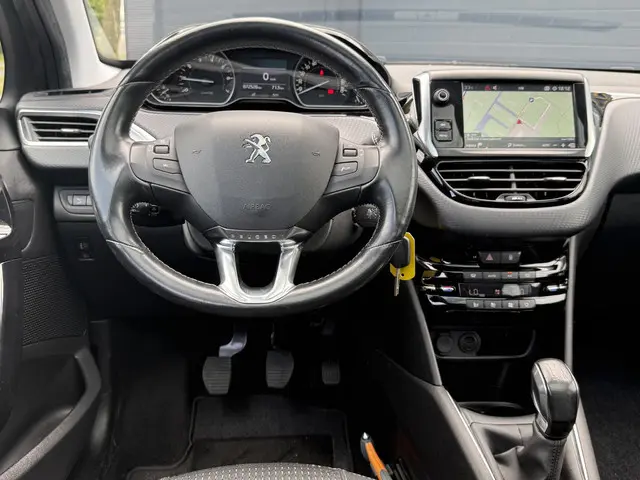 Peugeot 208 1.2 PureTech Allure 2018 Benzine 3