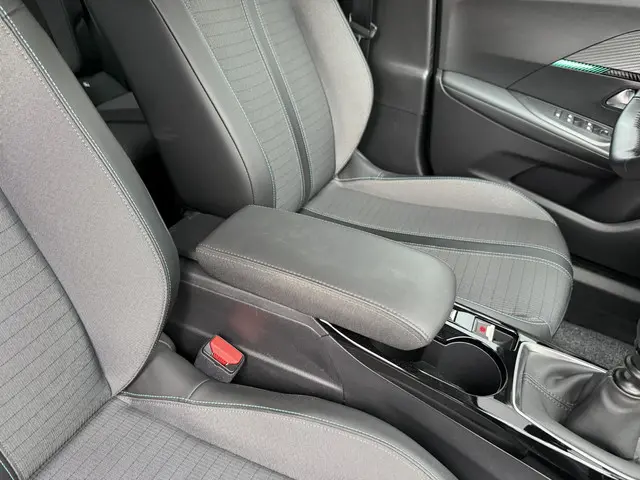 Peugeot 2008 1.2 Turbo 100 PK Allure Pack 2021 Benzine 21