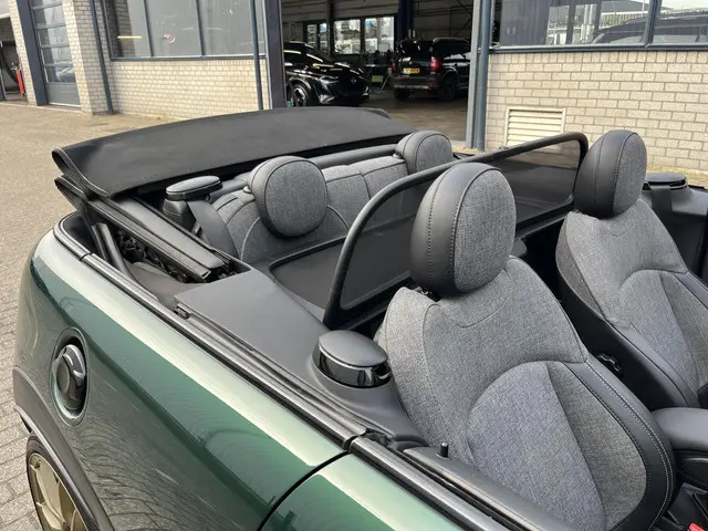 MINI Cooper Cabrio 2.0 John Works Chili 2017 Benzine 29