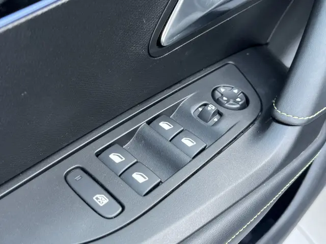 Peugeot e-2008 EV GT 54 kWh 2024 Elektrisch 26