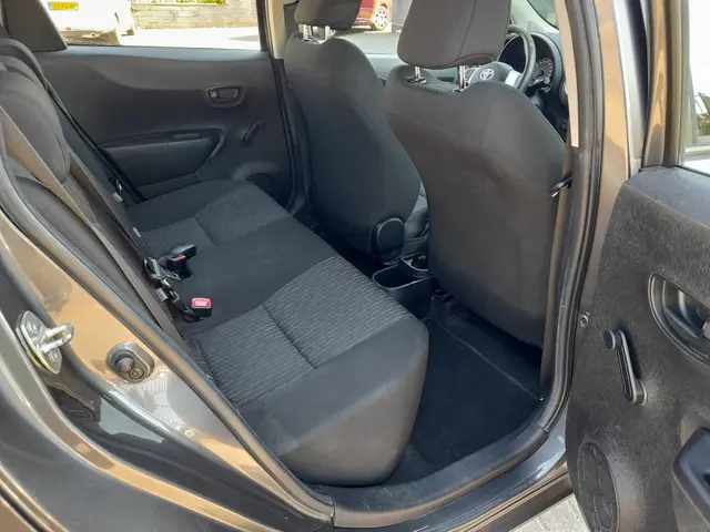Toyota Yaris 1.3 VVT-i Now 2013 Benzine 9