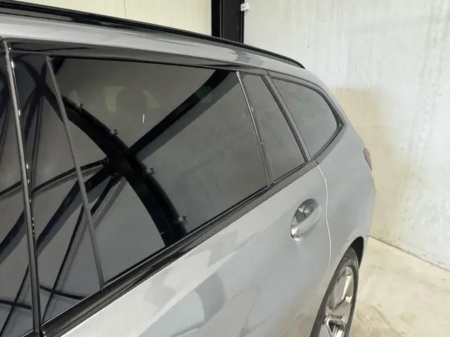 BMW 3 Serie Touring 320e 2022 Hybride Benzine 25