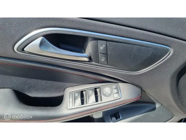 Mercedes-Benz CLA 250 Sport 4MATIC Ambition 2015 Benzine 8