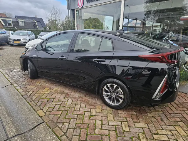 Toyota Prius 1.8 Plug-in Dynamic 2022 Hybride Benzine 7