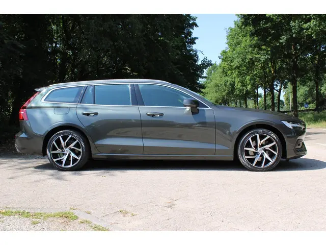 Volvo V60 2.0 T4 Momentum Pro 2019 Benzine 8