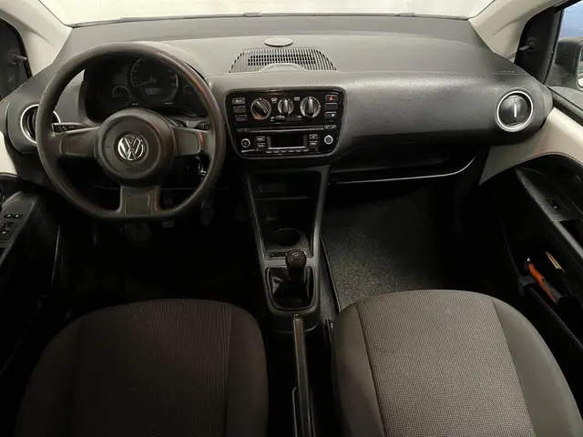 Volkswagen up! 1.0 take up! BlueMotion - Schade 2014 Benzine 8