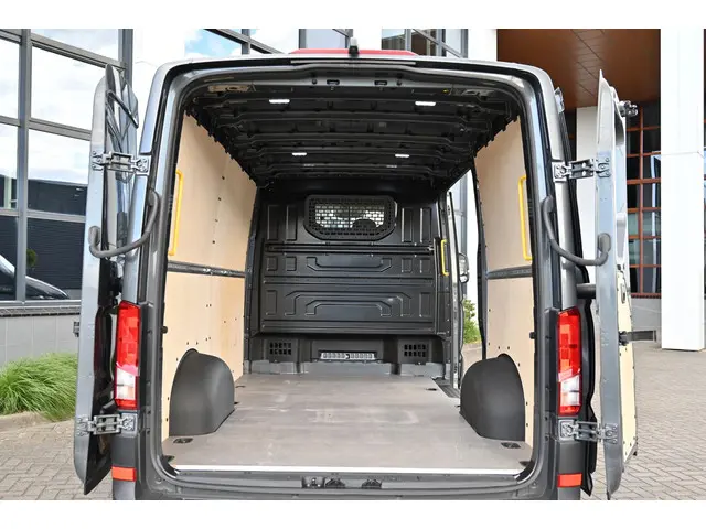 MAN TGE 3.140 2.0 TDI 35 140 PK DSG Clima 2022 Diesel 13