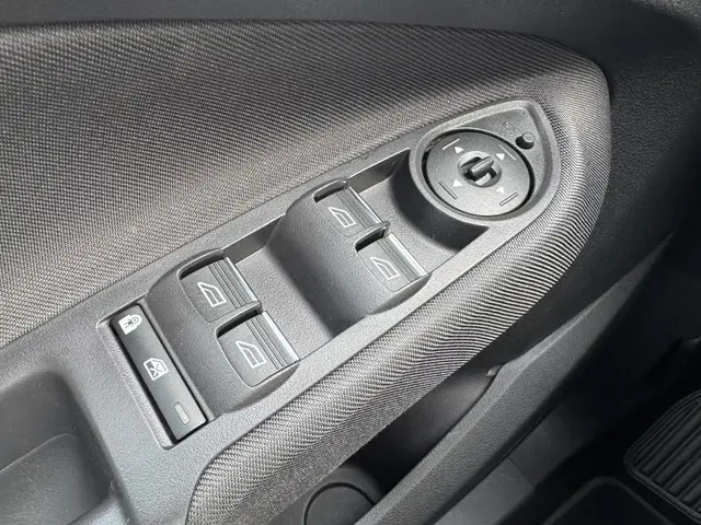 Ford C-MAX 1.5 Titanium 2017 Benzine 13