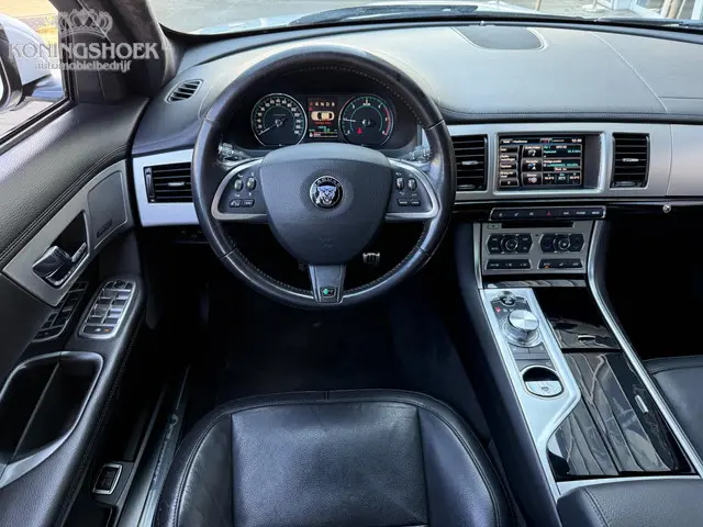 Jaguar XF 2.2D R Sport 2015 Diesel 13