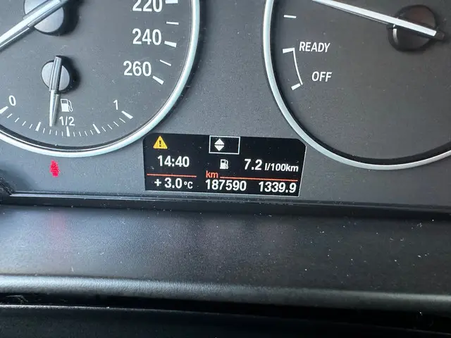 BMW 1 Serie 116i // Engine smokes // Motor rookt // 2012 Benzine 13