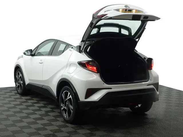 Toyota C-HR 1.8 Hybrid Dynamic Aut- 2023 Hybride Benzine 28