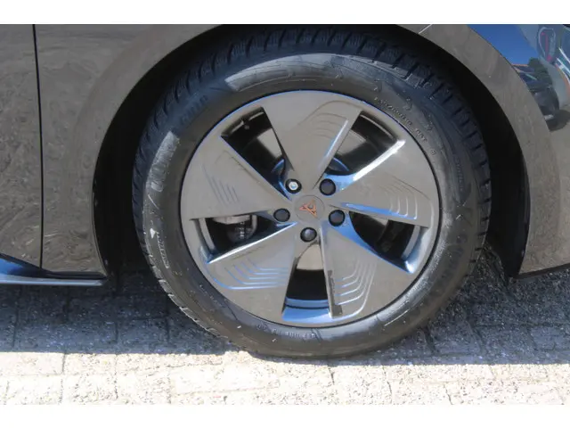 CUPRA Born Essential 62 kWh 2023 Elektrisch 16