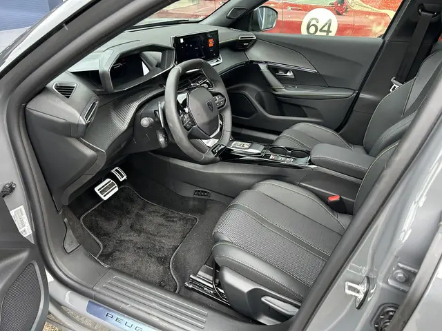 Peugeot 2008 1.2 Hybrid 145 GT 2025 Hybride Benzine 17