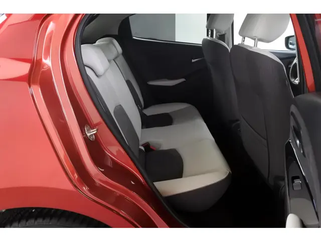 Mazda 2 1.5 90pk Automaat Signature 2020 Benzine 35