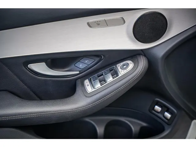 Mercedes-Benz GLC 300e 4MATIC 2022 Hybride Benzine 14