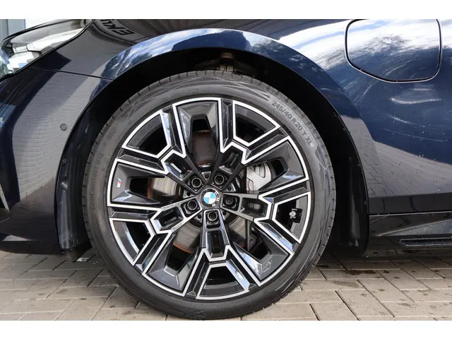 BMW 5 Serie Sedan 550e xDrive 2024 Hybride Benzine 24