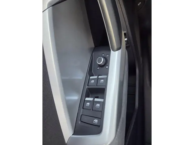 Audi Q3 45 TFSI e Advanced edition 2022 Hybride Benzine 7