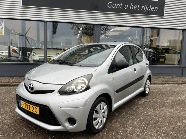 Toyota Aygo 1.0 VVT-i Now 2014 Benzine 8