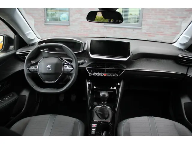 Peugeot 208 1.2 PureTech Allure Pack 2023 Benzine 14