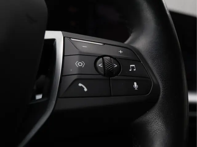 BMW X1 sDrive18i 2023 Benzine 33