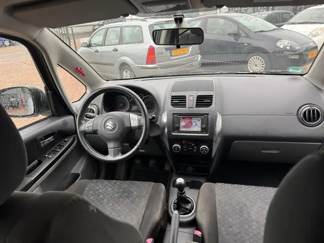 Suzuki SX4 1.6 Executive 2012 Benzine 18