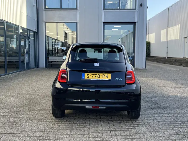 Fiat 500e 42 kWh 2023 Elektrisch 33