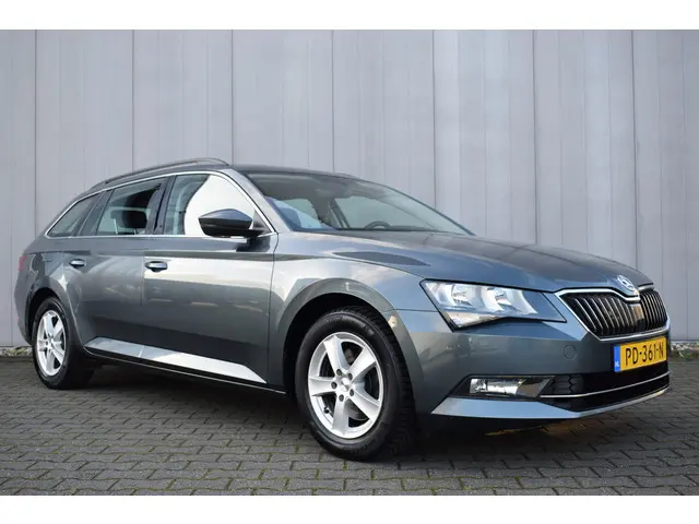 Škoda Superb Combi 1.4 TSi Ambition 2017 Benzine 25
